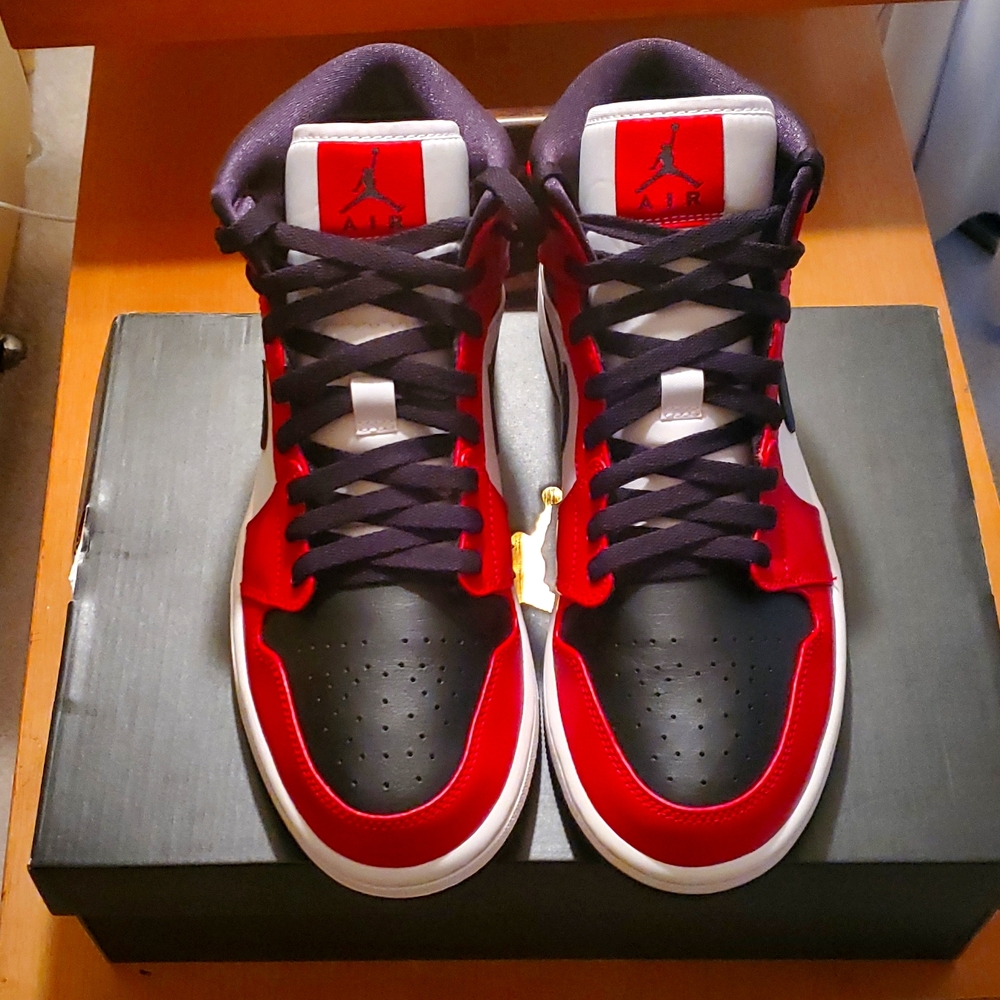 Jordan 1 chicago black toe size 10 mens!